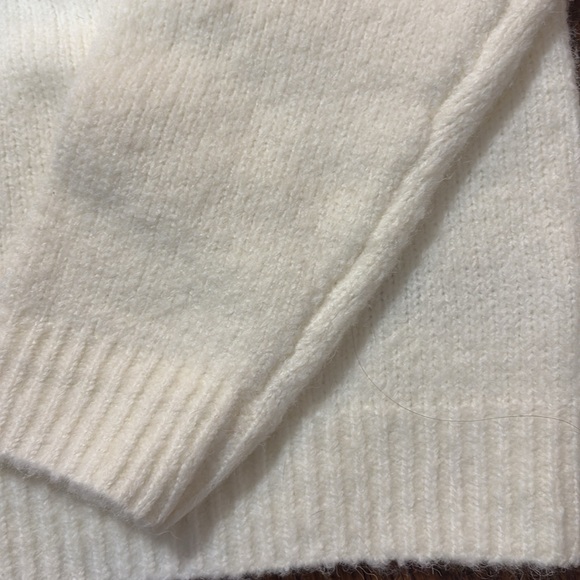 Magic 8 Oversized Chunky Knit Sweater - Picture 6 of 11